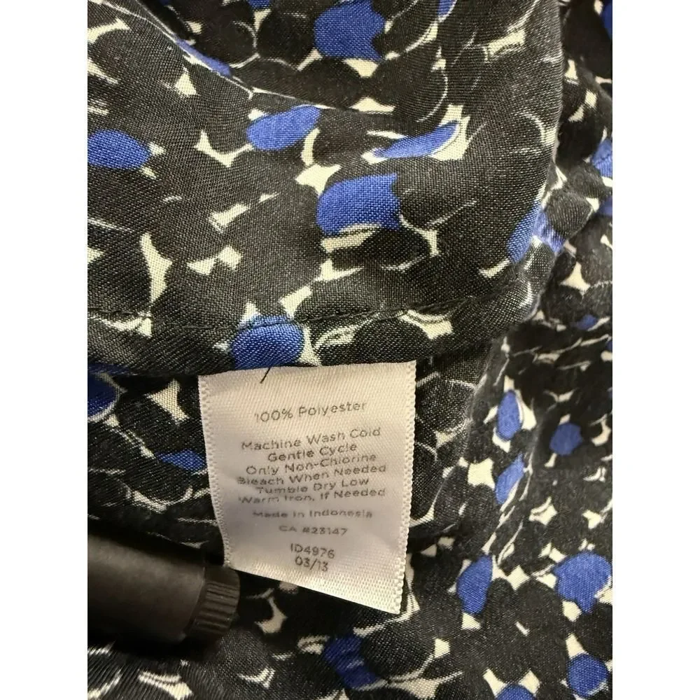 Talbots black blue and white abstract‎ print pleated top. Womens. Sz M